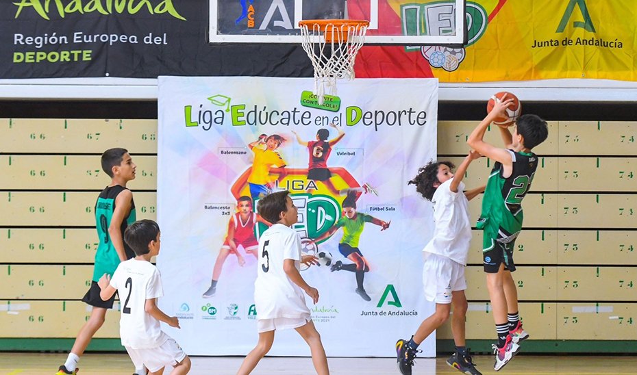 Uno de los equipos de baloncesto participantes en la Liga