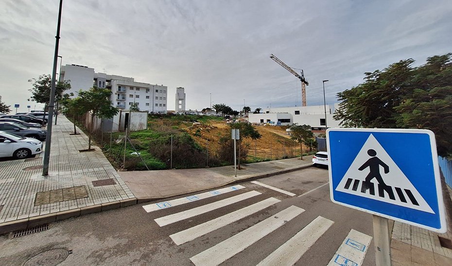 Parcela que albergará la nueva promoción de vivienda protegida en el municipio de San Roque (Cádiz).