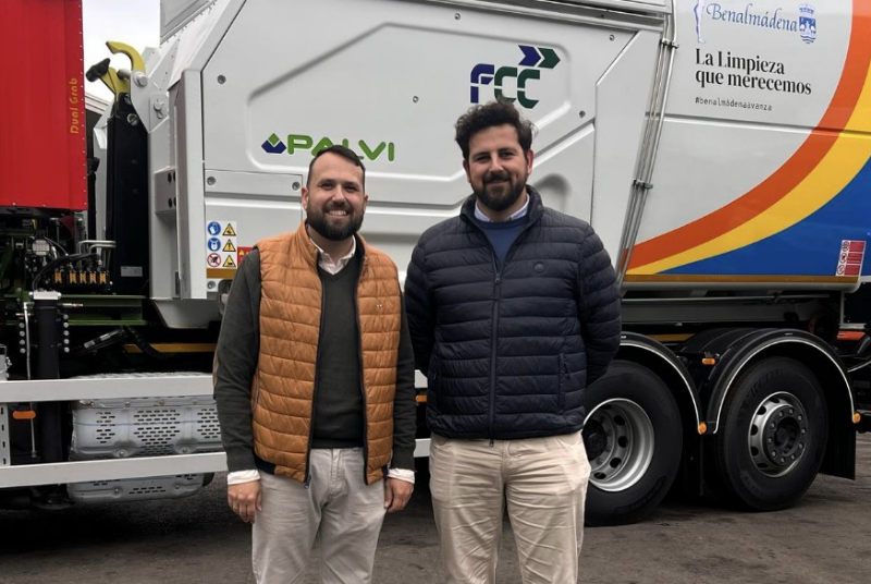 Incorporado otro camión de carga bilateral a la nueva flota del servicio de recogida de RSU de Benalmádena