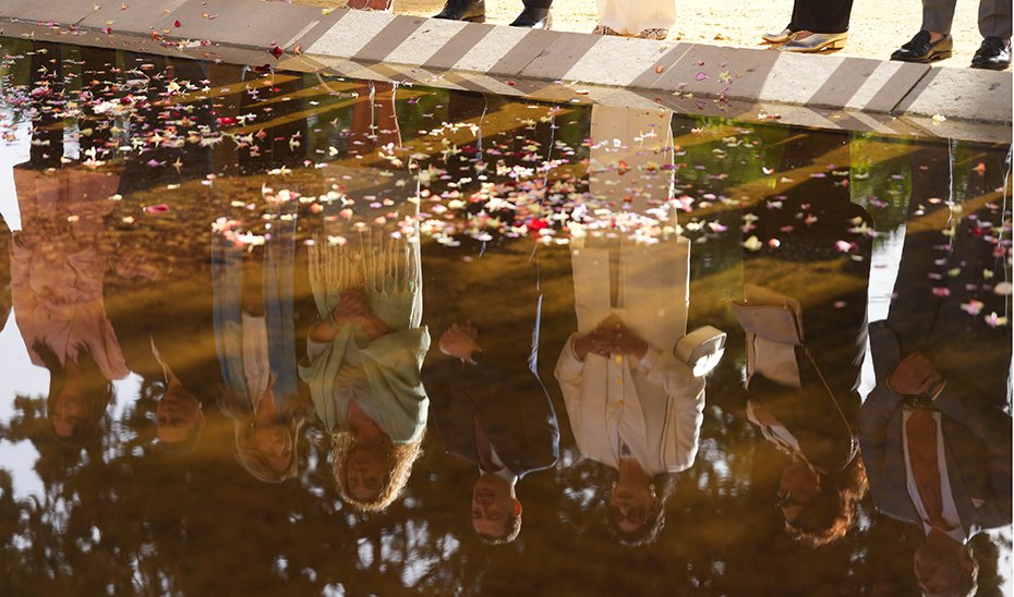 Reflection of the president of the Junta, Juanma Moreno, and the attendees at the event for the gypsy people held at San Telmo.