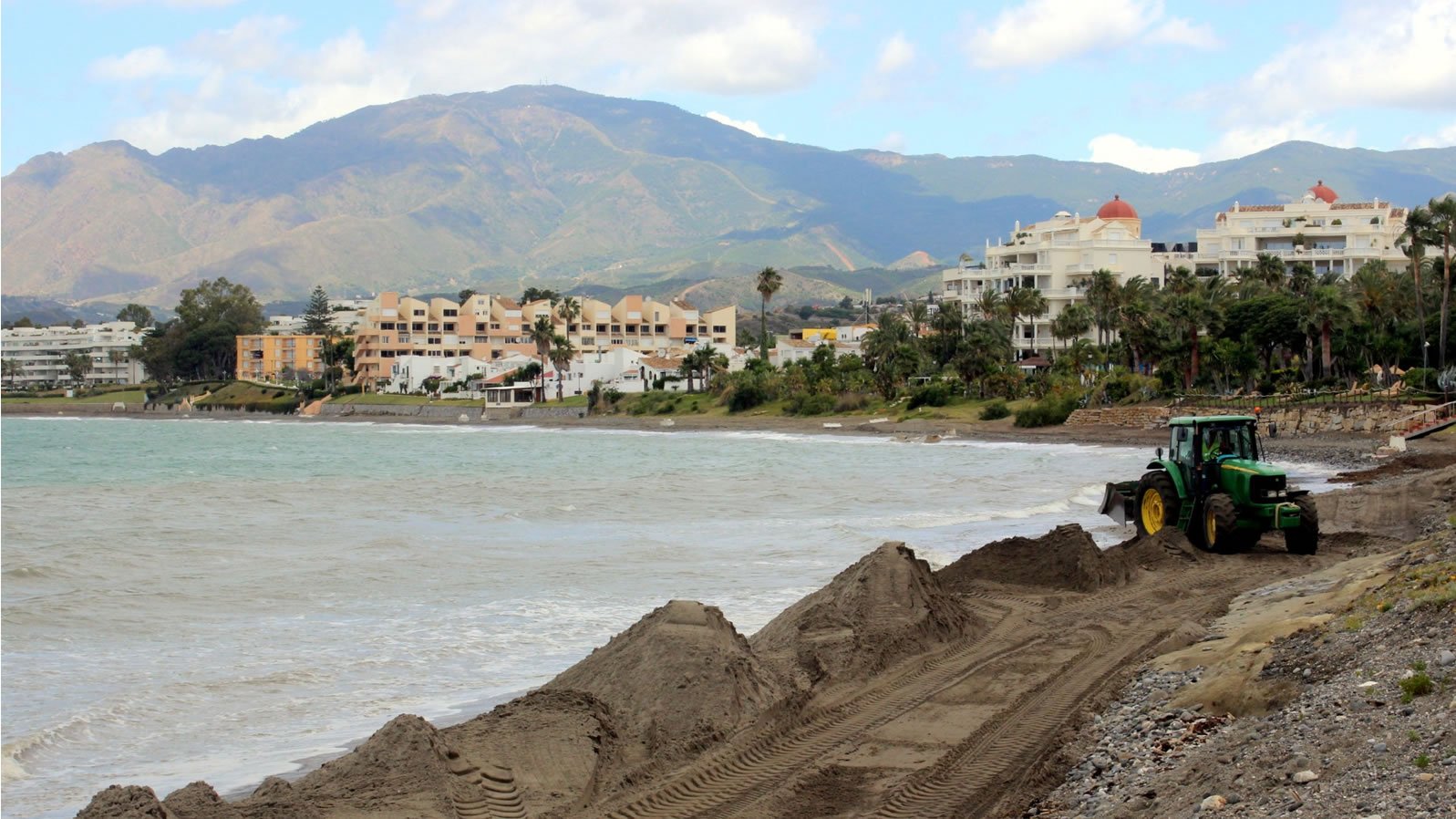 Foto El alcalde pide a Demarcación de Costas que permita al Ayuntamiento redactar los proyectos para la estabilización de las playas