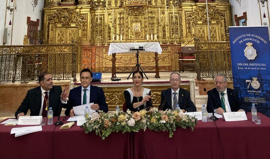 José Carlos Gómez Villmandos, en Écija, durante la clausura del Día del Instituto de Academias de Andalucía.