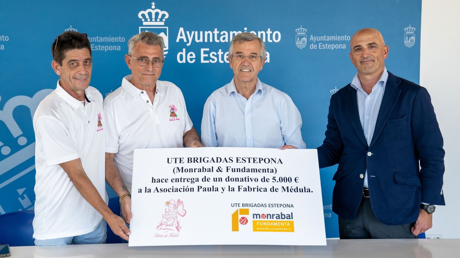 Foto Fotonoticia: El alcalde agradece el donativo de UTE Brigadas Operativas a la asociación Paula y la Fábrica de Médula
