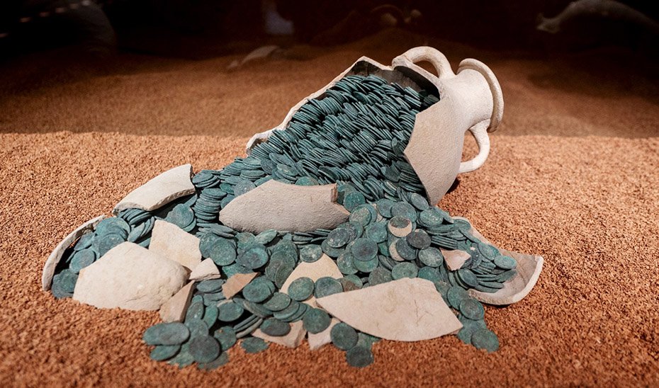 Una de las ánforas romanas del Tesoro de Tomares que se expone en el Museo Arqueológico Nacional.
