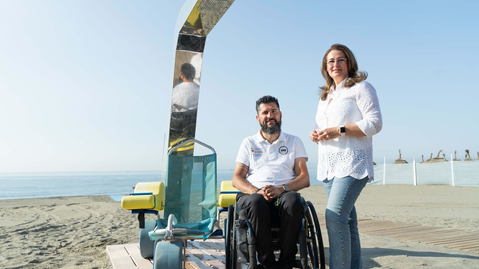 Foto Estepona abre la temporada de playas con nuevas duchas para personas con movilidad reducida
