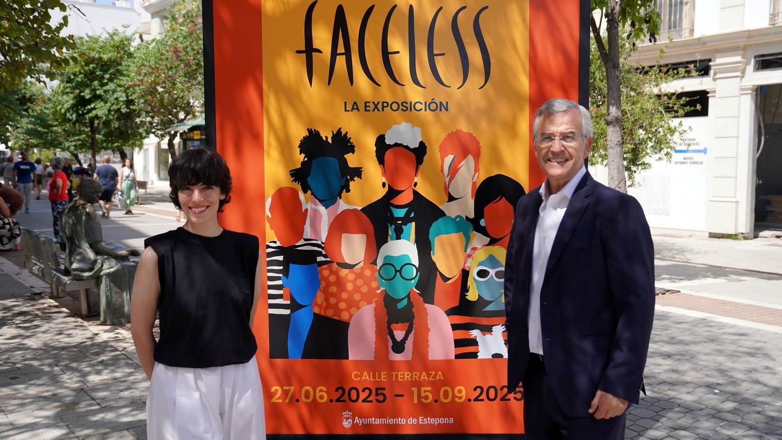 Foto Una exposición de grandes personalidades sin rostro inaugura el II Festival Literario de Estepona