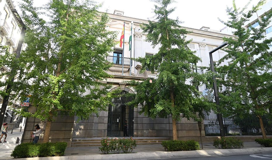 Fachada del edificio del Banco de España de Granada.