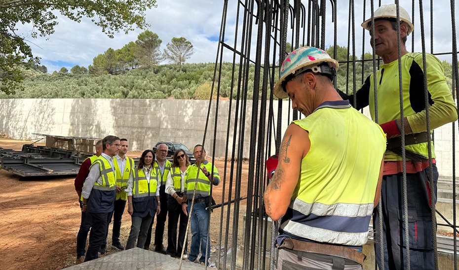 Visita de la consejera de Fomento, Rocío Díaz, al puente del Aguadero, en Jaén.