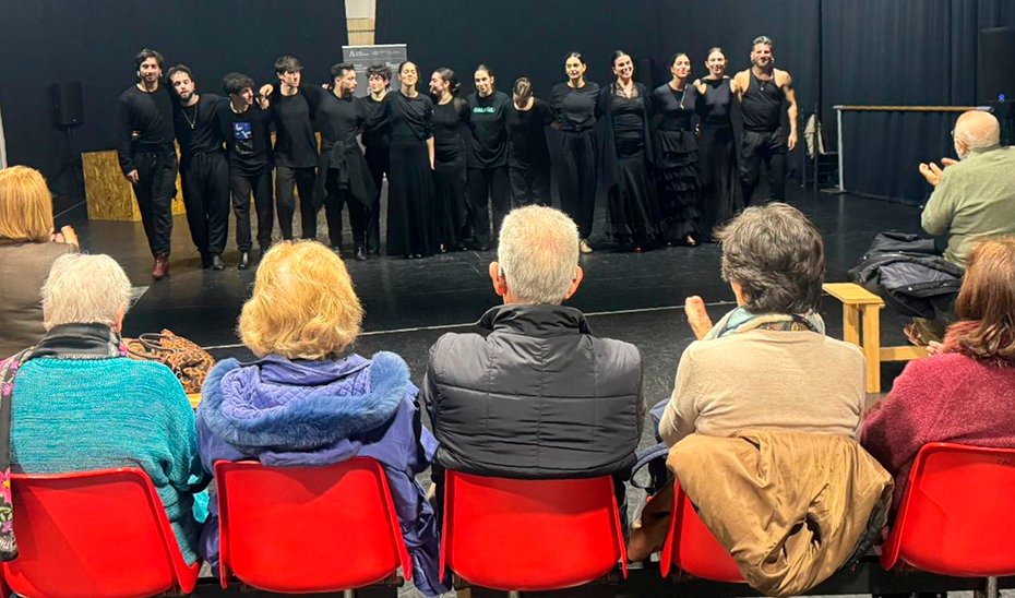 Una delegación de la Confederación Andaluza de Alzheimer asiste a un ensayo de