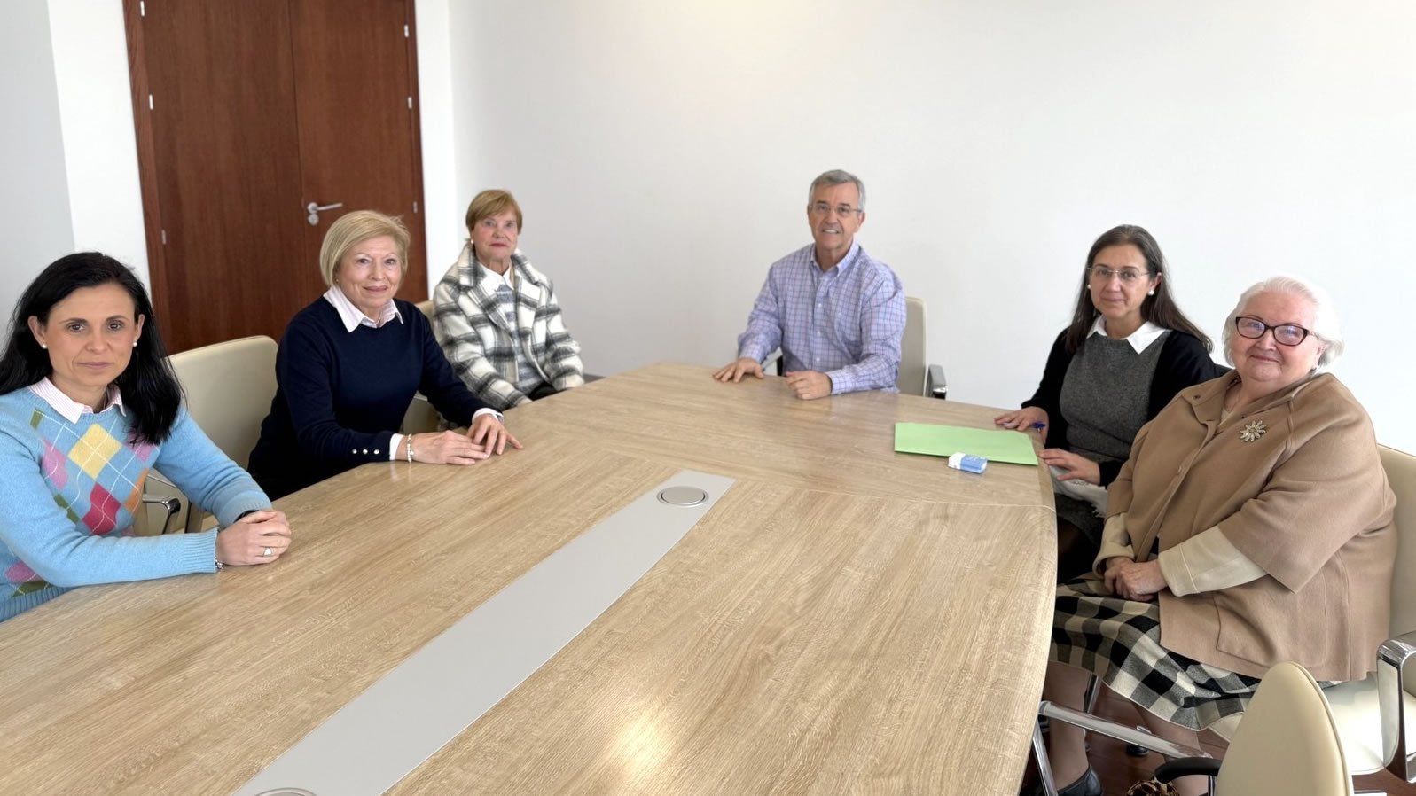 Foto El alcalde se reúne con la Asociación de Familiares de Enfermos de Alzheimer