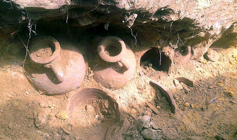 Imagen del yacimiento en el que se encontraron hace diez años las ánforas llenas de monedas que componen el Tesoro de Tomares.